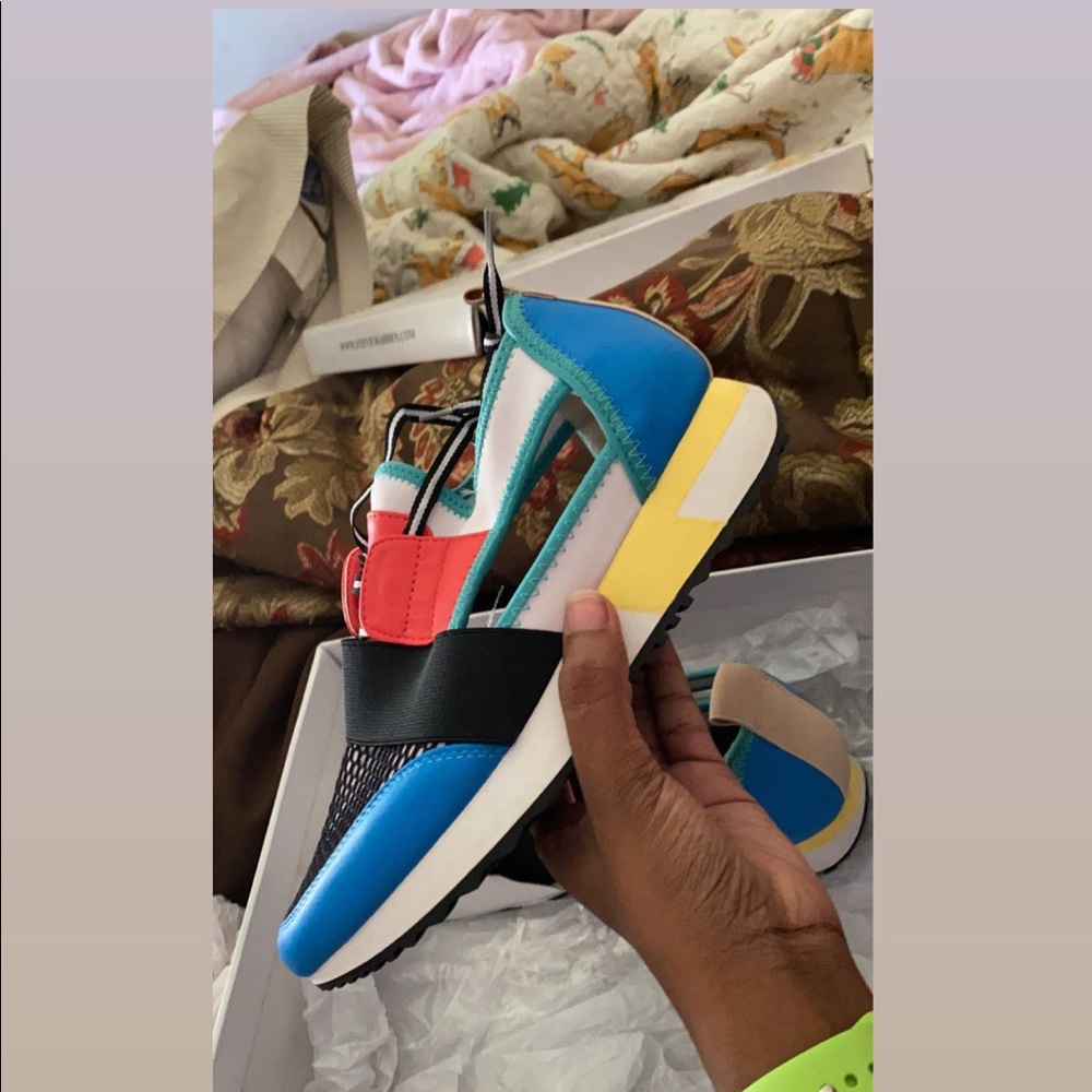 Steve Madden - Picture 2 of 4